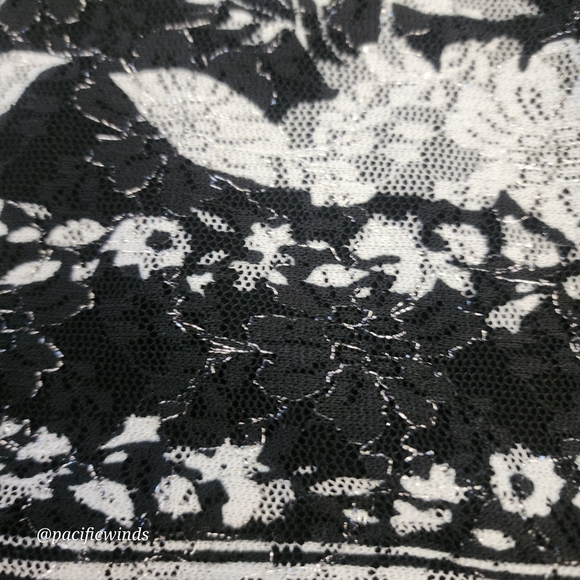 LACE OVERLAY INC INTERNATIONAL TOP WITH SPARKLE THREAD ACCENT SIZE XS - … c - Picture 6 of 8